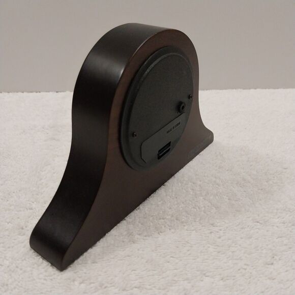 Vintage Wood Grain Quartz Mantel Clock with Gold Tone Accents #C009 - Picture 5 of 8